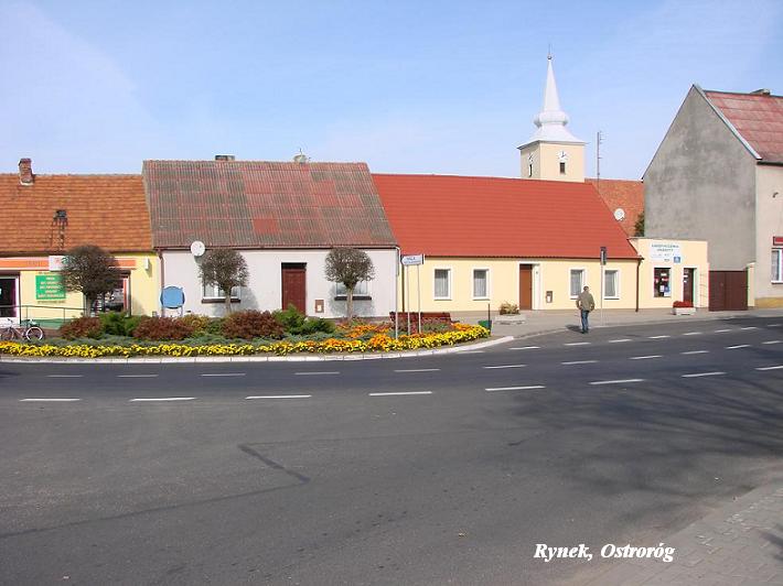 - zd_0005.jpg Zdjęcie przedstawia Rynek w Ostrorogu